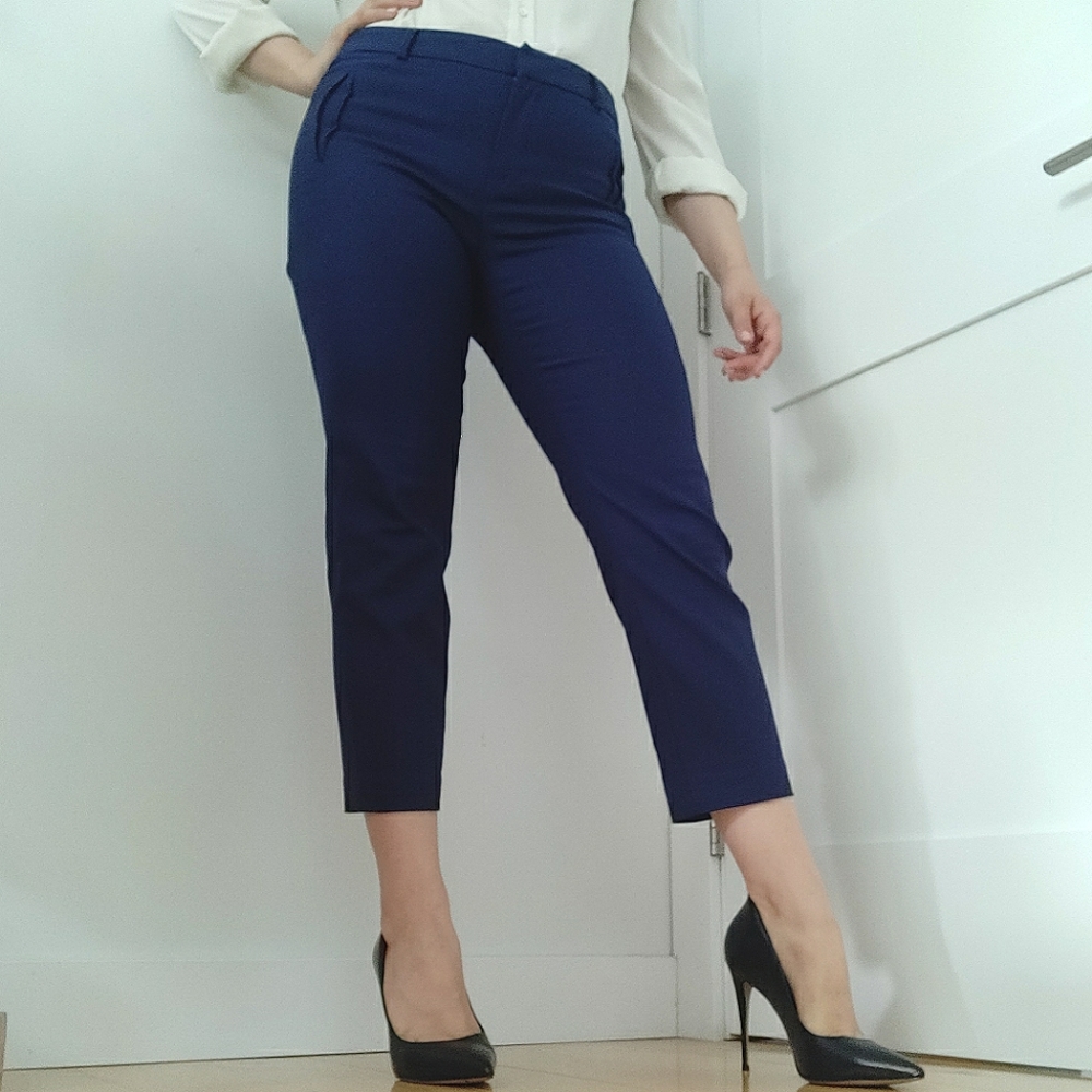 RW&CO. Mid Rise Slim Leg Cropped Navy Ankle Pants